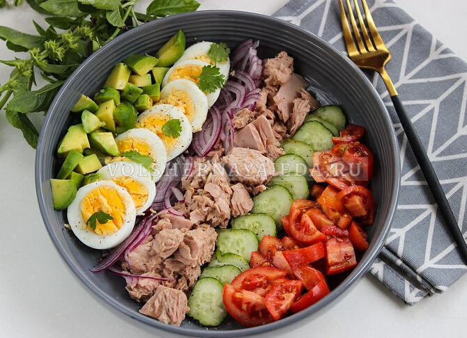 Салат с авокадо и тунцом и огурцом – рецепт приготовления