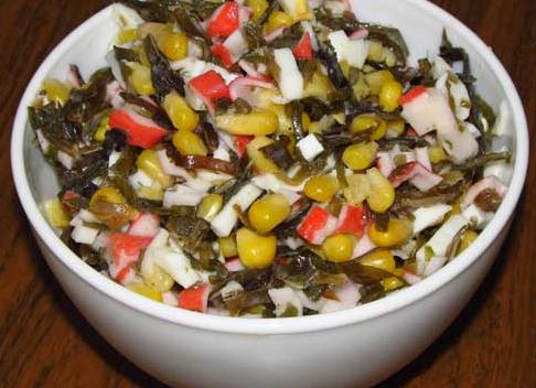 Салат с морской капустой и кукурузой – рецепт