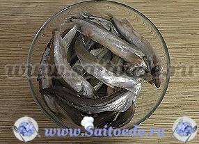 Рецепт мойвы тушеной с луком на сковороде